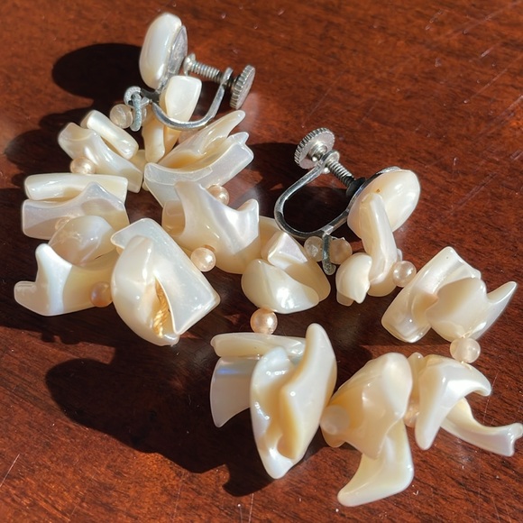 Lot of 13 VTG necklaces & clip earrings Mother of Pearl Shell silver plate - Picture 11 of 11